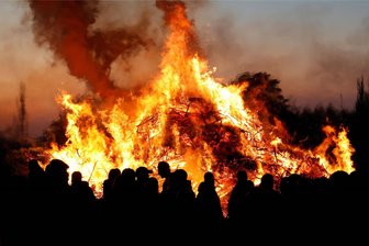 Hexenfeuer, Museumsnacht und Jahrmarkt: Was die kurze Woche in Chemnitz bietet - Im Chemnitzer Ortsteil Euba wird – wie im vergangenen Jahr (Foto) – wieder ein Hexenfeuer entzündet.