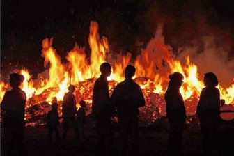 Hexenfeuer, Radfahren und Autotuning: Das bietet das lange Wochenende in Limbach-Oberfrohna und Burgstädt - Zahlreiche Hexenfeuer können am Sonntag in Limbach-Oberfrohna, Burgstädt und Umgebung bestaunt werden. Symbolbild: Marco Barnebeck/Pixelio/Archiv