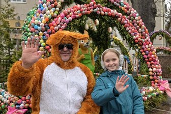 Hexenfeuer und Osterbrunnenfest in Thalheim: Stadt hilft finanziell - Ein Bild vom Osterbrunnenfest Thalheim im vergangenen Jahr.
