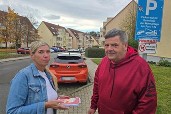 Hickhack um Privatstraße in Werdau: Eigentümergemeinschaft wehrt sich gegen Strafzettel - Anja Wiedermann und Thomas Schreiber vom Beirat der Eigentümergemeinschaft in Leubnitz wollen das Hickhack um die Strafzettel an der Privatstraße möglichst rasch beenden. Dabei wollen sie mit den Behörden kooperieren, betonen beide.