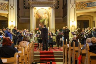 Hier dreht sich alles um Strauß und Bach: Fünf Tipps zum vierten Advent in der Region Mittweida - In der St.-Aegidien-Kirche Frankenberg ist Weihnachtsliederblasen.