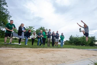 Hier geht’s jetzt hoch und weit hinaus: Vogtländer weihen ihre neue Sprunggrube ein -