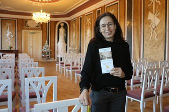 Hier ging sie zur Schule, hier heiratete sie: Und jetzt ist sie neue Chefin im Leubnitzer Schlossverein - Heike Rudert ist die neue Vorsitzende des Leubnitzer Schlossfördervereins. Den Weißen Saal mag sie am liebsten.