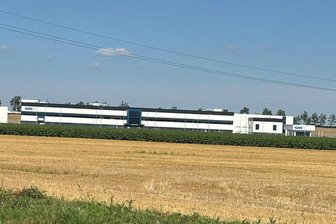 Hier landen die 800 GKN-Jobs aus Zwickau - Ein Teil des neuen GKN-Werks in Ungarn, das anstelle des Gelenkwellenwerkes in Mosel entstanden ist.