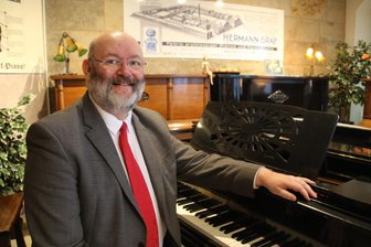 Hier spielt die Musik: Jubiläumskonzert im Musikkabinett in Augustusburg - Jörg Einert in seinem Musikkabinett in Augustusburg