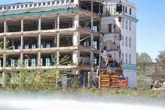 Hier verschwindet wieder ein Stück Chemnitzer Industriegeschichte - Von der einstigen Apparatefabrik der Pöge Elektricitäts-Aktiengesellschaft wird bald nichts mehr zu sehen sein.