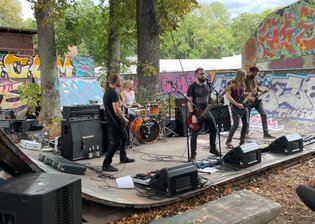 Hier wächst der Pilz: Superfeine Skurril-Bands rocken den "Mushroom Garden" - Jara aus Stützengrün.