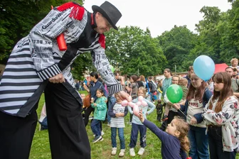 Hier will doch jeder wieder Kind sein: Besonderes Fest für kleine Gäste bei der Plauener Parkeisenbahn -