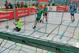 Hier zählt Fairness: Grundschüler aus Freiberg, Mittweida und Oederan starten in Fairplay Soccer Tour 2024 - Fairness wird bei den Spielen der Sparkassen Soccer Tour groß geschrieben.