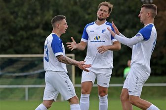 High Noon in der letzten Minute: Fußball-Sachsenligist VfB Empor Glauchau wahrt gegen Tapfer Leipzig seine weiße Heimweste - Fabien Bochmann, Colin Ullmann und Jonas Mack (von links) trugen sich am Sonntag für den VfB Empor alle in die Torschützenliste ein.