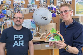 Hightech trifft Handwerk: Internationale Künstler experimentieren im Erzgebirge - Zu Gast im Makerhub Lößnitz: Yvon Masyn aus Belgien (li.) und Wout Zweers aus den Niederlanden.