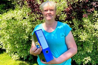 Hilbersdorf bei Freiberg: Die verzweifelte Suche einer Mutter nach ihrer angeblich verstorbenen Tochter - Ramona Welcker aus Hilbersdorf glaubt fest daran, dass ihre am 21. Januar 1988 in Freiberg geborene Tochter Christin Dittrich noch lebt. Auch wenn es in den Papieren anders steht. Ihr Glücksbringer soll ihr bei der Suche helfen.