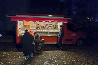 Hilfe an Chemnitzer Brennpunkten: Eine heiße Suppe – nicht nur gegen den Hunger - Der Einsatzwagen der Chemnitzer Heilsarmee macht jede Woche einmal Station im Heckertgebiet. Ein anderer Einsatzort ist der Lessingplatz.
