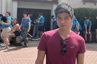 Er ist Mitglied im Awareness-Team des Studierendenrats Mittweida: Toni Vasquez Ralli. Damit sich während des Bergfests alle wohlfühlen, steht er als Unterstützung gegen Diskriminierung, grenzüberschreitendes Verhalten und Gewalt da.