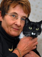 Hilfe für Stubentiger und Co. - 
              <p class="artikelinhalt">Angelika Kunze vom Tierschutzverein Frankenberg mit einer Fundkatze.</p>
            