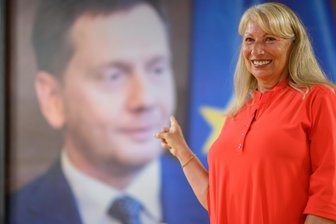 Hilfe für CDU/SPD-Minderheitskoalition durch Grüne und Linke: Sachsens Landtag verabschiedet Doppelhaushalt - Sachsens Minderheitsregierung unter Ministerpräsident Michael Kretschmer (CDU) und Sozialministerin Petra Köpping (SPD) hat die nächste Herausforderung bestanden: Am Donnerstagabend wurde der Doppelhaushalt im Landtag verabschiedet.
