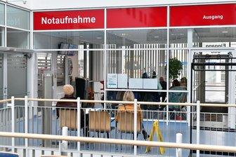 Hilfe, wenn es zählt! – Wie das Kreiskrankenhaus Freiberg Betroffene von Gewalt unterstützt - Blick in die Zentrale Notaufnahme des Freiberger Kreiskrankenhauses. Hier finden Opfer von Gewalt ein Hilfsangebot.
