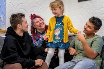 Hilferuf für Eleanor erhört - Mutter Kristina, Eleanor und ihre Brüder Tim (l.) sowie Kanye-Pharell sind überwältigt von der großen Anteilnahme. Bislang wurden 21.000 Euro gespendet.
