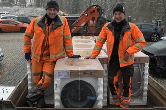 Hilferuf stößt auf offene Ohren: Unternehmen spendet 13 Waschmaschinen - 