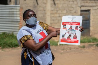 Hilfsorganisation: Viele halten Ebola für einen Mythos - Helfer des Roten Kreuzes betreiben Aufklärung über Ebola - aber zahlreiche Menschen in der betroffenen Region halten die Krankheit für einen Mythos.