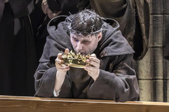 Himmelschreiend naiv: An der Semperoper geht Wagners Opernklassiker „Parsifal“ in die Hose - Mein Schatz: Oleksandr Pushniak als Gralshüter Amfortas im neuen „Parsifal“ an der Semperoper Dresden.