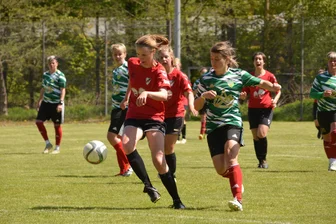 Hinten hui, vorne pfui: Erneute Niederlage für Herolder Fußballerinnen - Offensiv lief bei den Herolderinnen um Vanessa Krohn (r.) nicht viel zusammen.