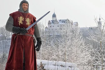 Hinter dicken Mauern in Rochlitz und Rochsburg durch den Winter - Wie es dem Ritter Günther im dunklen und kalten Winter ergeht, können Kinder schon seit einigen Jahren in den Winterferien auf der Rochsburg erfahren. 