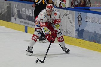 Hiobsbotschaft: Eispiraten Crimmitschau müssen die nächsten zehn Wochen auf Mirko Sacher verzichten - Mirko Sacher verletzte sich beim Spiel in Kassel und wird den Eispiraten wohl bis in den März hinein fehlen.