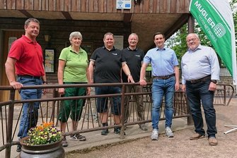 Hirschfeld bietet im Dorf freien Zugang ins Internet an - Im Tierpark Hirschfeld gibt es dank der Gemeinde und der EU zwei Zugangspunkte zu kostenfreiem W-Lan. Einer befindet sich am Kassenhäuschen und deckt den Parkplatz mit ab. 