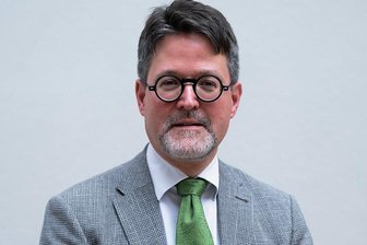 Historie und Gegenwart sollen in Grünem Gewölbe und Rüstkammer in Dresden unter ein Dach - Marius Winzeler - Museumsleiter