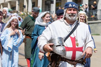 Historische Einblicke: „Plauen 900“ im „Kulturbahnhof“ in Jößnitz - Zum Jubiläum „Plauen 900“ gab es auch einen Umzug mit Szenen zur Stadtgeschichte.
