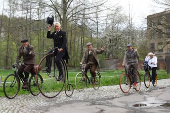 Historische Fahrräder rollen durch Flöha - Der Start zur Stempelbremsen-Ausfahrt im vorigen Jahr im Flöhaer Ortsteil Falkenau.