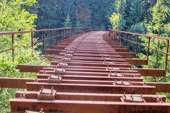 Historische Fuchsbrunnbrücke bei Zwönitz steht kurz vor der Rettung - Nach dem Krieg wurden die Schienen von der Fuchsbrunnbrücke entfernt und sie konnte nicht mehr genutzt werden. 