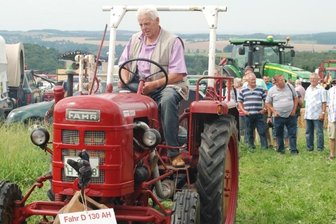 Historische Landtechnik zum Anfassen - Alte Traktoren, im Bild ein 1957 in Gottmadingen bei Konstanz gebauter Fahr D 130 AH, und andere historische Landtechnik werden am Sonntag wieder viele Besucher auf dem Heimatblick in Rußdorf locken.