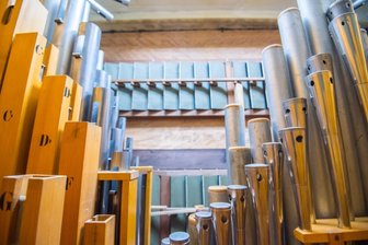 Historische Orgel ertönt wieder - Das Prachtstück in Gornsdorfer Villa Weilbach ist restauriert. Im Bild ist die Welte-Philharmonie-Orgel von innen zu sehen. Am heutigen Freitag soll sie erstmals wieder vor geladenem Publikum erklingen. 