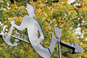Historische Wetterfahne für Papiermühle - Die Papiermühle in Zwönitz hat nach fast 100 Jahren eine neue Wetterfahne nach historischem Abbild.