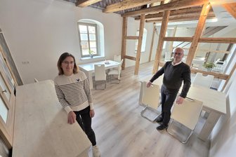 Historisches Flair trifft auf modernen Komfort: Rittergut Planschwitz jetzt mit Ferienwohnungen - Nicole (links) und Frank Felberg-Adler haben neue Ferienwohnungen im Rittergut Planschwitz hergerichtet