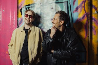 Hitgaranten im Duett: "Wackelkontakt" trifft "80 Millionen" - Die beiden Hitgaranten Oimara (links) und Max Giesinger machen jetzt gemeinsame Sache.