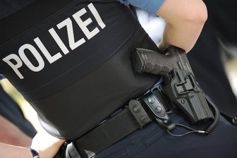 Hitler, Himmler, Hakenkreuze: Polizei durchsucht Wohnungen im Raum Zwickau -