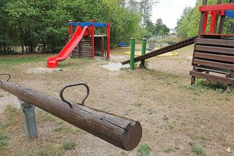 Hitze-Schäden: Experte sperrt Spielplatz - Der Spielplatz in Blankenhain ist seit Mittwoch gesperrt.