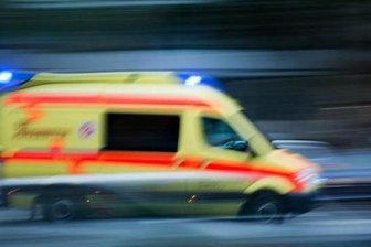 Hitzeschaden - Polizei findet Radfahrer im Straßengraben -