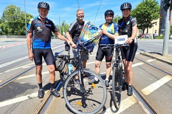 Hitzeschlacht hinauf zum Fichtelberg: Hobbysportler stellen sich großer Herausforderung - Günter Hahn, Torsten Köpnick, Andreas Grundmann und Kathrin Hahn (v.l.) freuen sich auf den Fichtelberg-Radmarathon.
