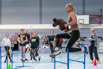 Hobby Horsing in Hainichen: Junge Bräunsdorfer auf dem Sprung zur EM in Prag - In Hainichen trainierte der Mitteldeutsche Landeskader für die Europameisterschaft in Prag.