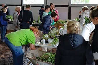 Hobbygärtner treffen sich in altem Bahnhof im Erzgebirge - Im Güterschuppen in Jahnsbach gibt es am Freitag wieder Pflanzen und Saatgut.