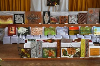 Hobbymaler stellen ihre Arbeiten im Lauenhainer Gasthof zur Schau - 