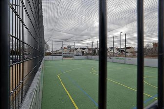 Hobbysportler gucken in Meerane in die Röhre: Soccer-Anlage und Basketballkorb bleiben sonntags künftig zu - Die Soccer-Anlage am Bahnhof in Meerane. Sie bleibt ab 20. Januar 2024 an Sonn- und Feiertagen zu.