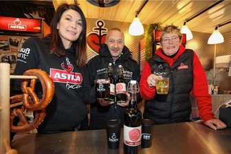 Hoch die Tassen: "Bacaru" am Schwanenteich hat jetzt eigene Becher -