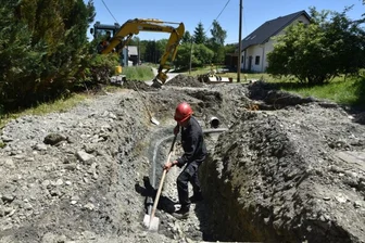 Hochkonjunktur für Baustellen: Ortsdurchfahrt Remtengrün und Radweg im Blick - Seit Mitte April wird am zweiten Abschnitt der Landwüster Straße gebaut.