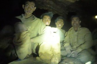Hochriskante Bergung der Goldsucher aus Höhle in Laos - Die Männer leben - aber die Bergung gestaltet sich schwierig.