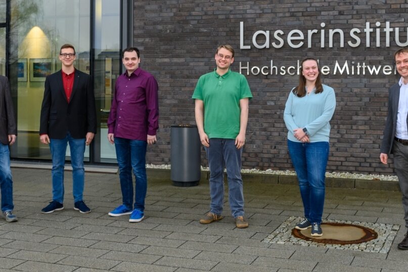 Hochschule bekommt 357.000 Euro für Laser-Projekt - Prof. Dr. Steffen Weißmantel, Eric Syrbe, Philipp Rebentrost, Felix Erichson, Vanessa Schumann und Prof. Dr. Richard Börner (v. l. n. r.) sind am Projekt "DigiLAS-Sax" der Hochschule Mittweida beteiligt. 